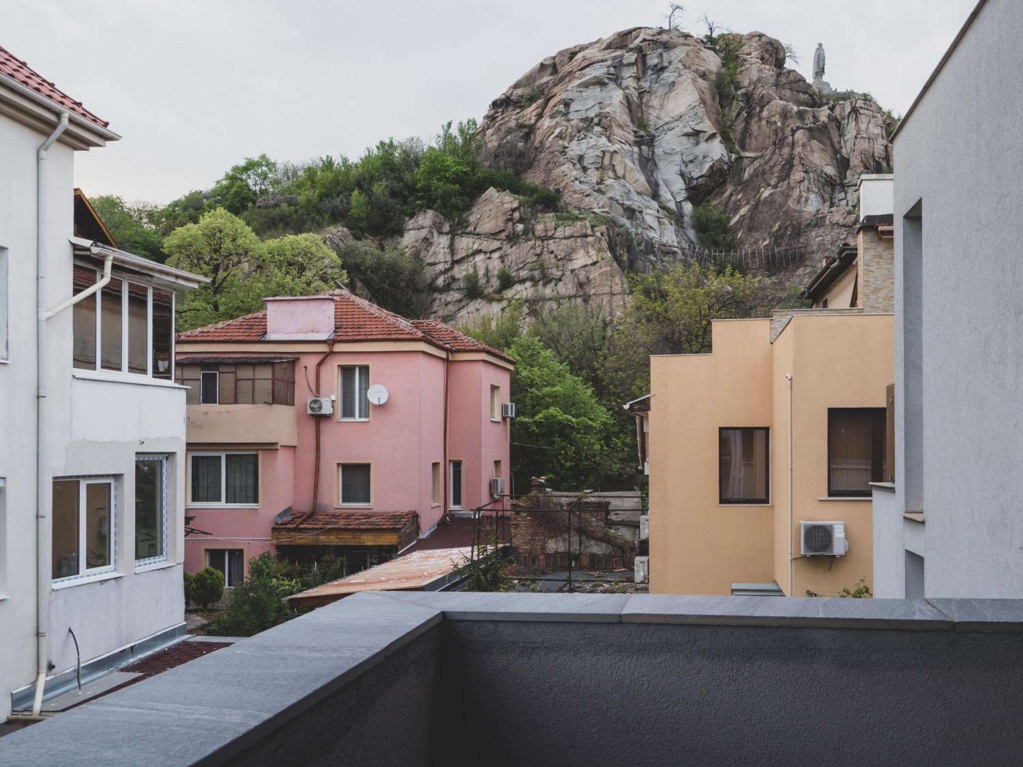 Stylish 1Bd - Free Private Garage Apartment Plovdiv Bagian luar foto
